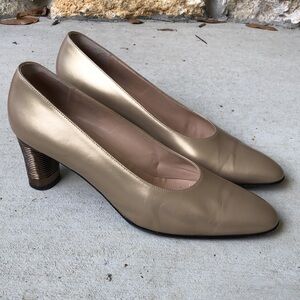 Like new! - SALVATORE FERRAGAMO Metallic Pumps Heels